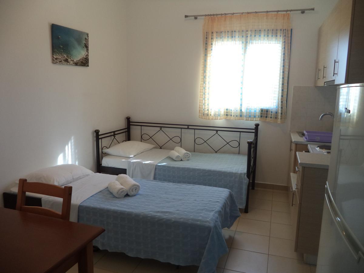 Taxiarchis Studios Agios Georgios  Dış mekan fotoğraf